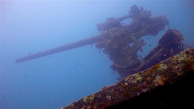 Koh Tao abrite de nombreux récifs artificiels qui contribuent à la conservation marine. Un récif artificiel est classé comme toute structure sous-marine fabriquée par l'homme, généralement construite pour attirer la vie marine dans une zone choisie Koh Tao abrite de nombreux récifs artificiels qui contribuent à la conservation marine. Un récif artificiel est classé comme toute structure sous-marine fabriquée par l'homme, généralement construite pour attirer la vie marine dans une zone choisie